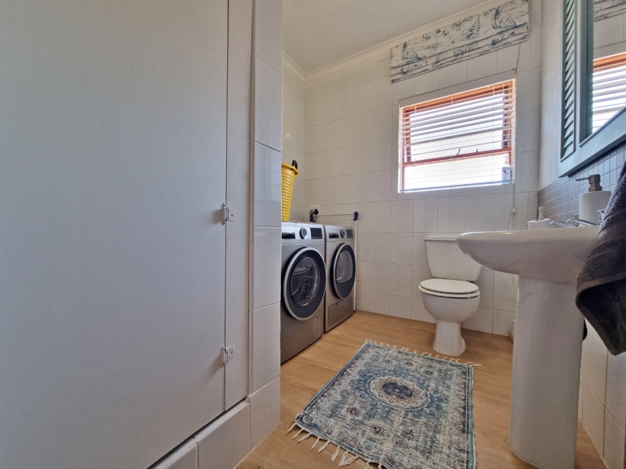 4 Bedroom Property for Sale in Wavecrest Eastern Cape
